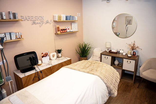 Massage / Nail Salon